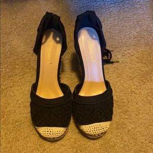 Black shoedazzle wedges